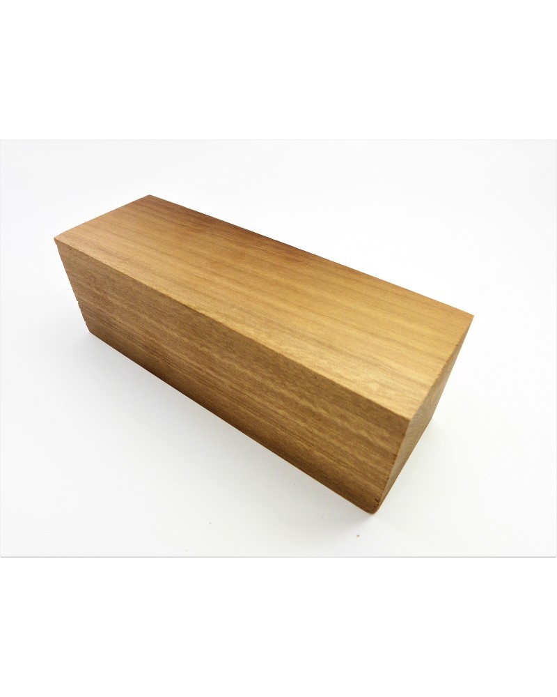 Bois de cannelle en bloc