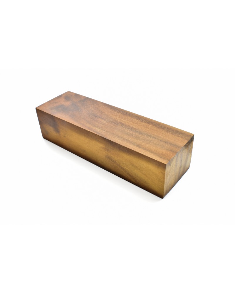 Bois de cannelle en bloc